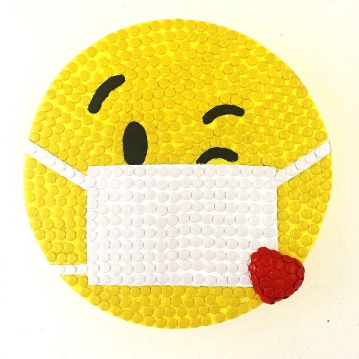Kissing emoji mask