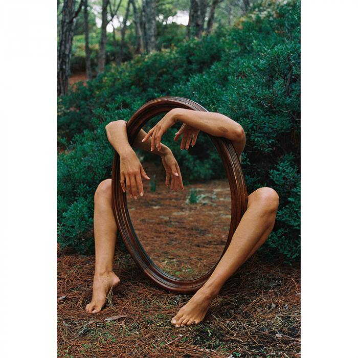 The mirror woman